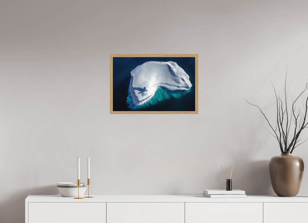 60 x 40 cm, Impression Fine Art encadrée en chêne naturel - mat Le colosse silencieux