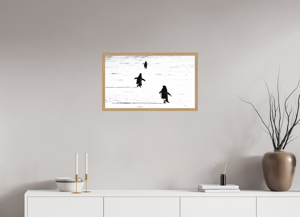 67 x 40 cm, Impression Fine Art encadrée en chêne naturel - mat La cour de récréation