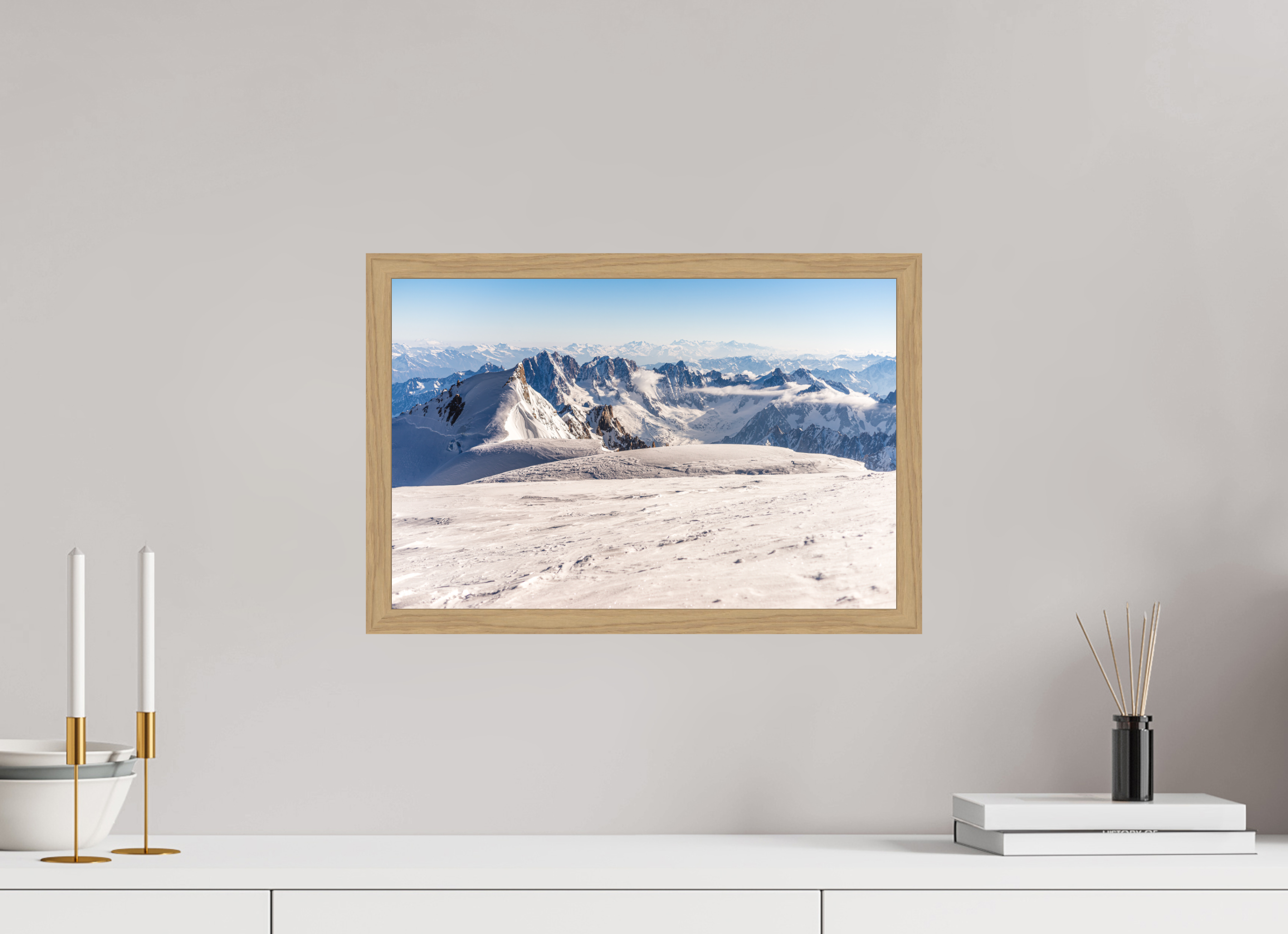 45 x 30 cm, Impression Fine Art encadrée en chêne naturel - mat La vue depuis le sommet du Mont Blanc