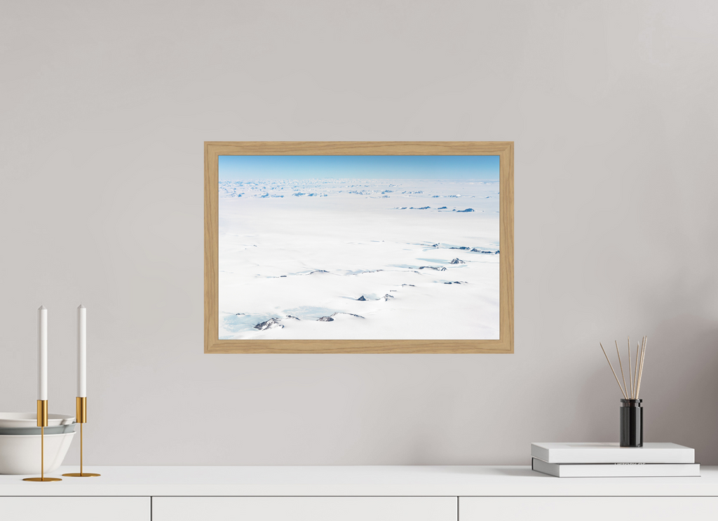 45 x 30 cm, Impression Fine Art encadrée en chêne naturel - mat Le Continent Glacé