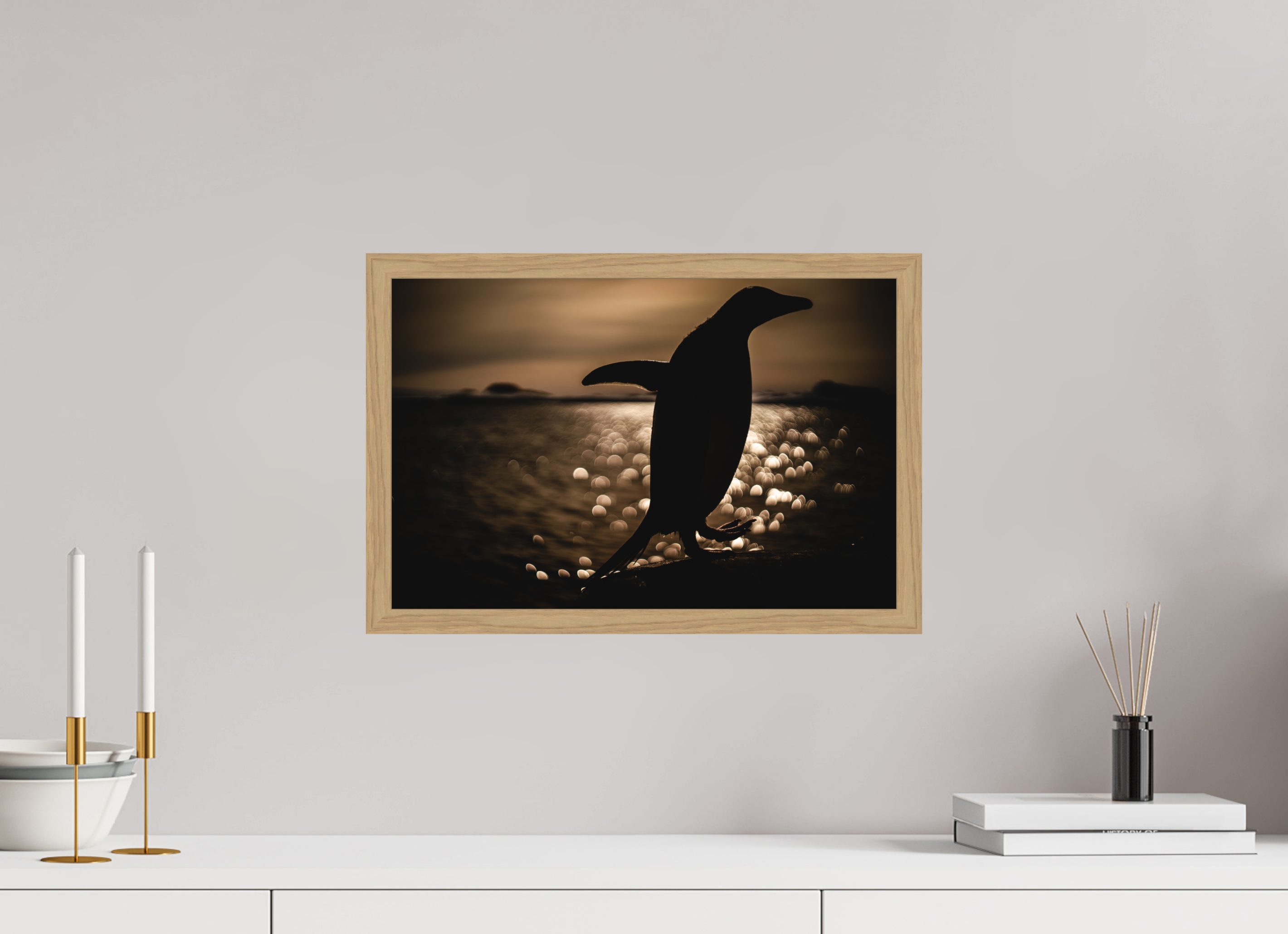 45 x 30 cm, Impression Fine Art encadrée en chêne naturel - mat Manchot Adélie et coucher de soleil